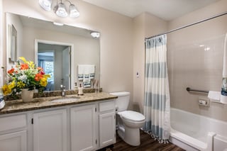 Winn One Bedroom Bathroom